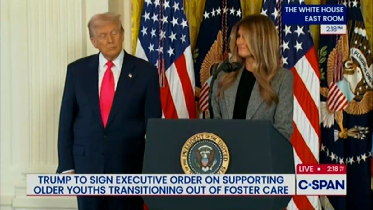 Trump claps in bizarre manner at White House event