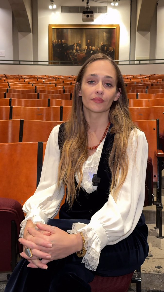 Jemima Kirke guest-starring on #SVU? What the hell, sure. 😌 All-new #LawAndOrder Thursday TONIGHT 8/7c on NBC.