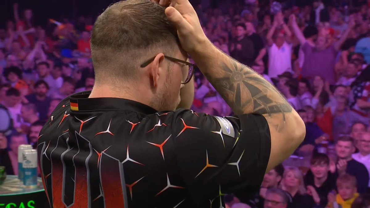 WENIG WINS IT! Lukas Wenig takes out 65 to defeat Niko Springer 10-8, reaching his first-ever Premier event quarter-final! A huge result for the German and his chances at retaining his Tour Card 🇩🇪 📺 #GSOD | R2
