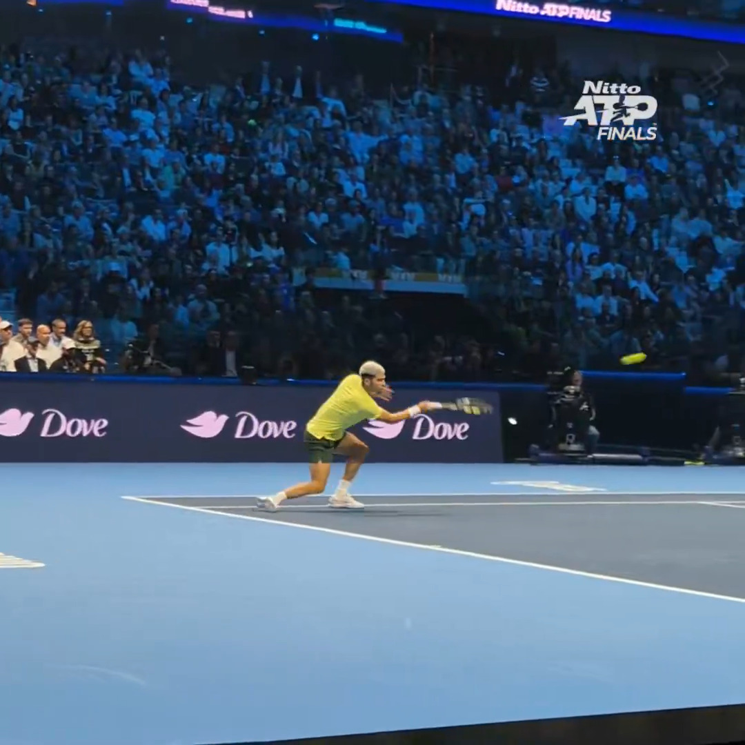 In the driving seat 🚗 Carlos Alcaraz is in top form as he seals a 6-4 lead over local hero Musetti. #NittoATPFinals