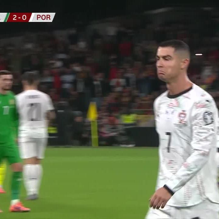 CR7 fliegt nach Tätlichkeit vom Platz #DAZNmoment #EuropeanQualifiers #WMQuali #CR7 #Ronaldo