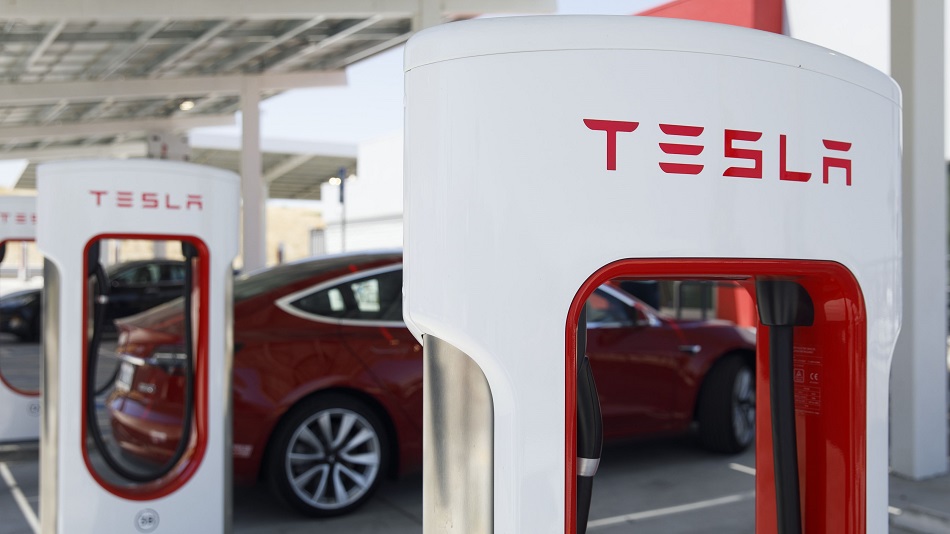 🇺🇸 Tesla uppges arbeta på stöd för Apple CarPlay för att boosta bilförsäljningen enl. Bloomberg "What is the most in-demand feature in EVs right now when making purchase decisions? Well... it's Apple CarPlay" 🧐 Vallgrav! #PrataPengar #Finanstwitter