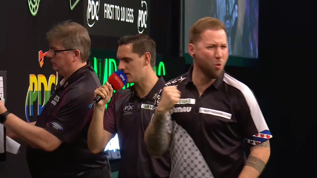 ADVANTAGE NOPPERT! Danny Noppert leads Michael van Gerwen 6-4 with both players averaging over 101 and 11 maximums thrown between them already! 📺 #GSOD | R2