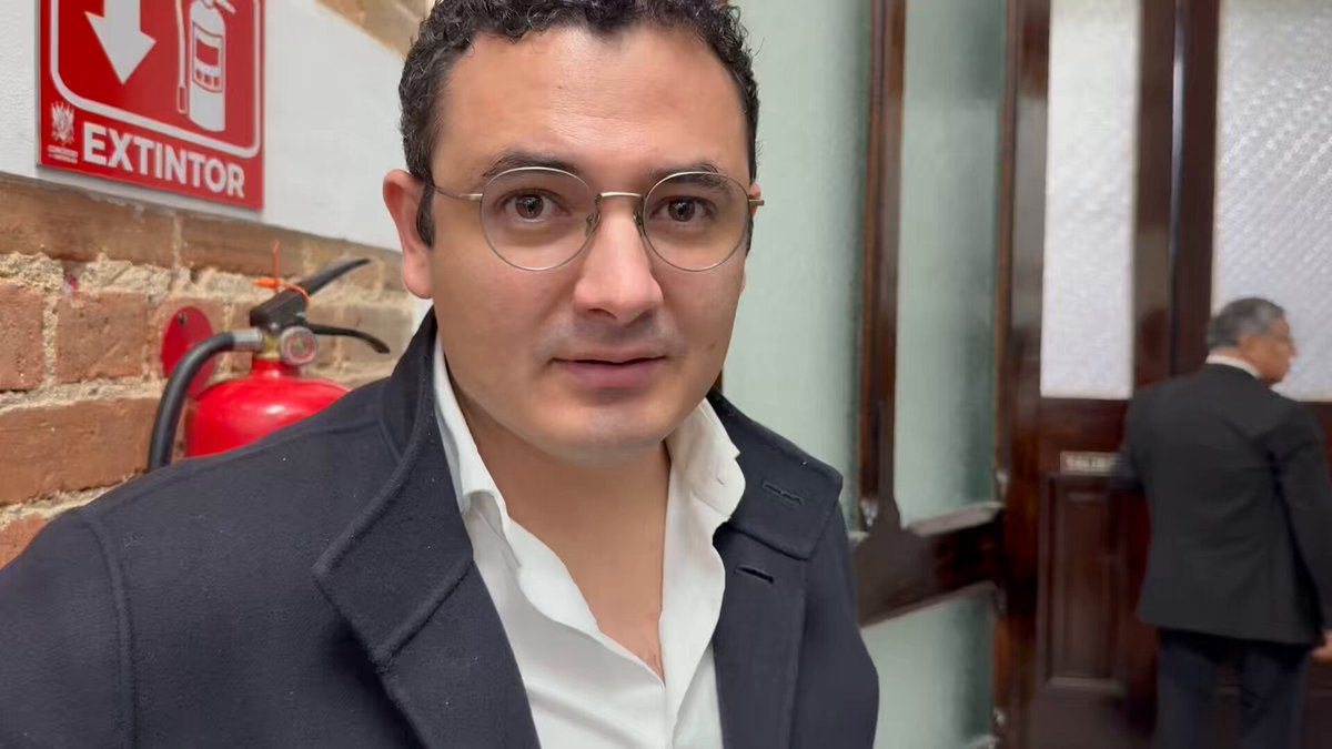 Raíces le dice no a la vieja política y aclara que político del ex PP de Xela no está con ellos El Secretario General del Partido político en Formación Raíces diputado Samuel Pérez Álvarez dijo que la vieja política no tiene cabida y que el señor Baltazar Pez de Quetzaltenango quien perteneció al extinto Partido Patriota no pertenece al Partido en formación Raíces. #PartidoRaices #metroredes #Politica