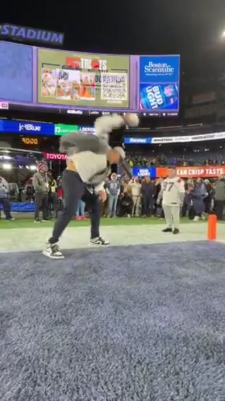 Gronk came back to teach the Gronk Spike to the next generation 🔥 NYJvsNE -- 8:15pm ET on Prime Video Also streaming on NFL+