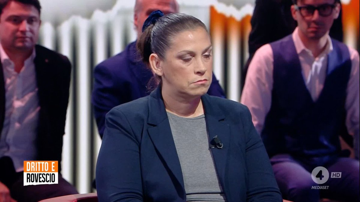 Erano più di 4. Daniela Casulli, la maestra di Bari che ha avuto rapporti intimi con ragazzi molto giovani (intorno ai 15 anni), a #drittoerovescio