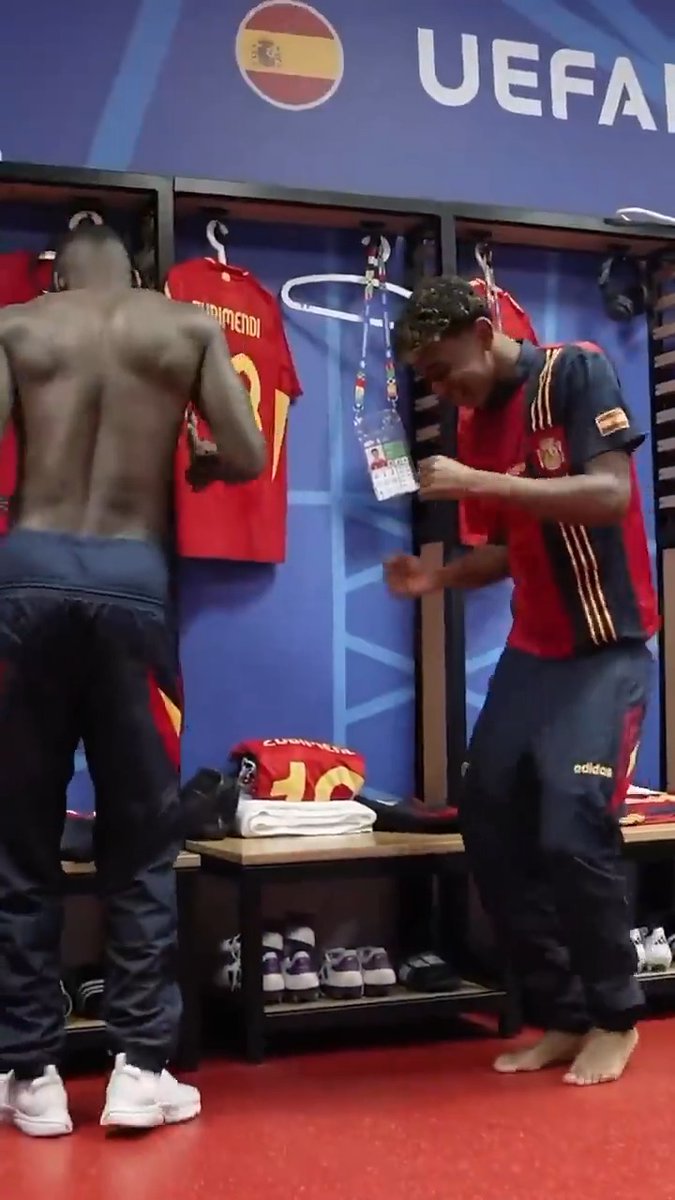 🥳 ¡¡Nuestro BÁILALO ROCKY está en los Premios TikTok 2025!! La alegría del vestuario de la Selección Española Masculina de Fútbol tras ganar la EURO lo ha petado en TikTok España y opta a MEJOR VÍDEO DEL AÑO. 😜 ¿Nos votáis? #VamosEspaña | #CopaMundialFIFA | #PremiosTikTok