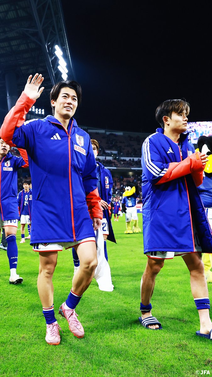 🔹𝗦𝗔𝗠𝗨𝗥𝗔𝗜 𝗕𝗟𝗨𝗘🔹 スタンドからの熱い応援ありがとうございました🙌 試合後、選手たちがピッチを一周🏟️🇯🇵 #最高の景色 #SAMURAIBLUE #jfa #daihyo #サッカー日本代表