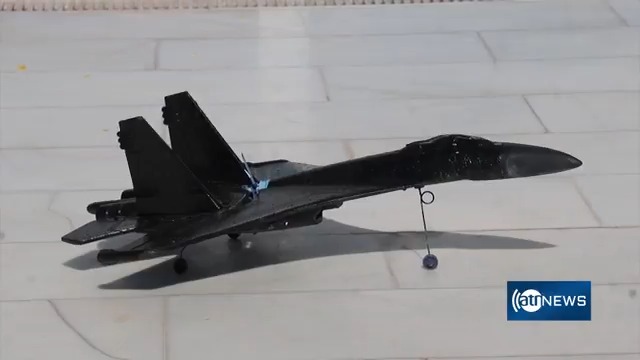 دو جوان هراتی در بخش رباتیک، ماکِت یک طیاره جنگی و یک دستگاه لیزری ساختهاند دو جوان هراتی در بخش رباتیک، ماکِت یک فروند طیاره جنگی و یک دستگاه لیزری که برای شناسایی اشیای مشکوک به کار میروند را ساخته اند. این دو جوان متعلم مکتب هستند و ماهها روی این دو پروژه کار کردهاند. #ArianaNews #Herat #Warplane #Jet