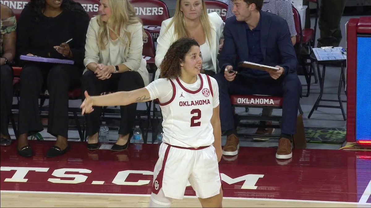 AALIYAH CHAVEZ FROM HALFCOURT AT THE HALFTIME BUZZER 🚨 The kids were going wild 🥳