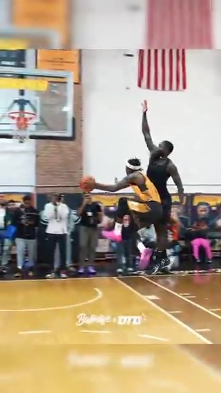 He picked his dribble up at the THREE POINT LINE and still got a lay 🤯🤯