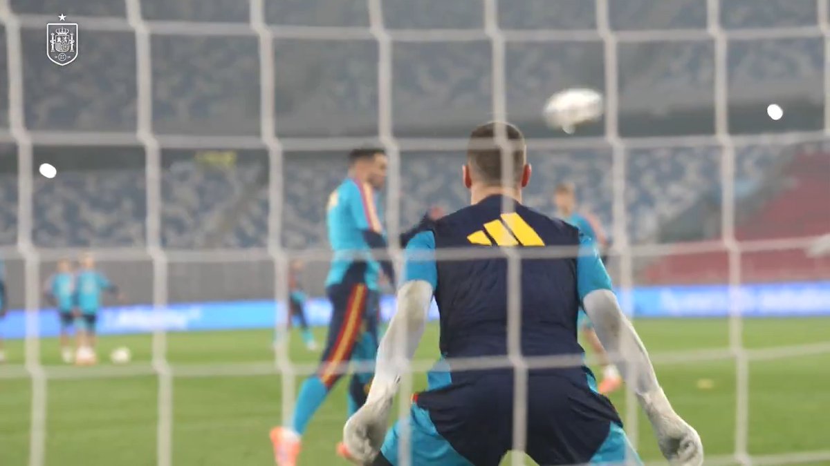 ✈️ 𝙀𝙨𝙩𝙤𝙨 𝙘𝙝𝙞𝙘𝙤𝙨 𝙫𝙖𝙣 𝙫𝙤𝙡𝙖𝙣𝙙𝙤 #VamosEspaña | #CopaMundialFIFA
