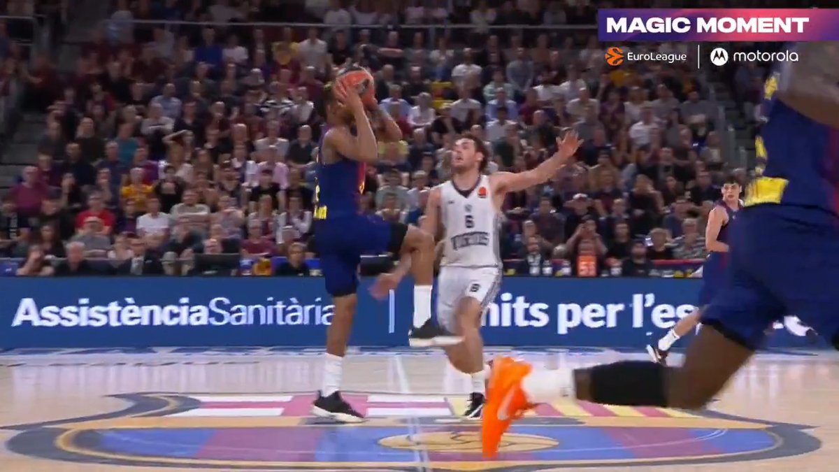 Of course it was going in, it´s KP Calm down, it´s what he does 😎 #MotorolaMagicMoment Barça Basket