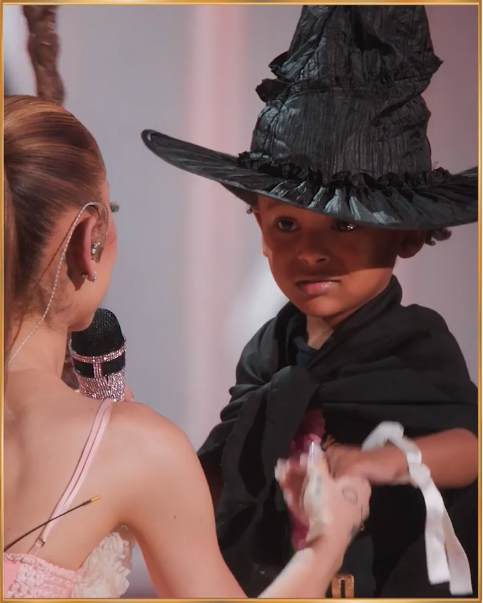 An adorable duo 💕 Discover the secrets from the Wicked: One Wonderful Night special on Episode 3 of Wicked: The Official Podcast! Available to stream now