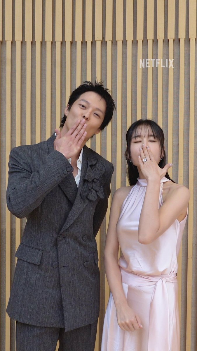 한 번 더 (💋) 한 번 더 (💋) 두 번 세 번 다시 보고 싶은 속앓이 로맨스 <키스는 괜히 해서!>, 지금 넷플릭스에서. * 눌러서 크게 보기 *