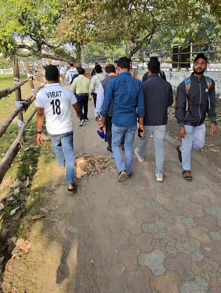 I find a few similarities between MCG and Eden Gardens. Both these grounds are in the midst of greenery and parks and have large spaces outside the stadium. Huge capacities, and Eden Gardens back in the days was our Desi MCG when it came to capacity. In facilities, MCG is way ahead though. But, yes an observation as I walk to Eden Gardens #KolkataTest #IndvSA