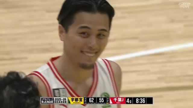 #富樫勇樹 魂の一発⚡️⚡️ 3Pシュートファウルをもらい4点プレー🔥 相手の背中を掴んで離さない💪💪 #宇都宮ブレックス 🆚 #千葉ジェッツ 🏀りそなグループ #Bリーグ🏀 B1第11節｜GAME1 ▶視聴はコチラ #バスケットLIVE ライブ/見逃し配信中📡 B.LEAGUE（Bリーグ） 千葉ジェッツふなばし 🛫PAINT IT JETS✨