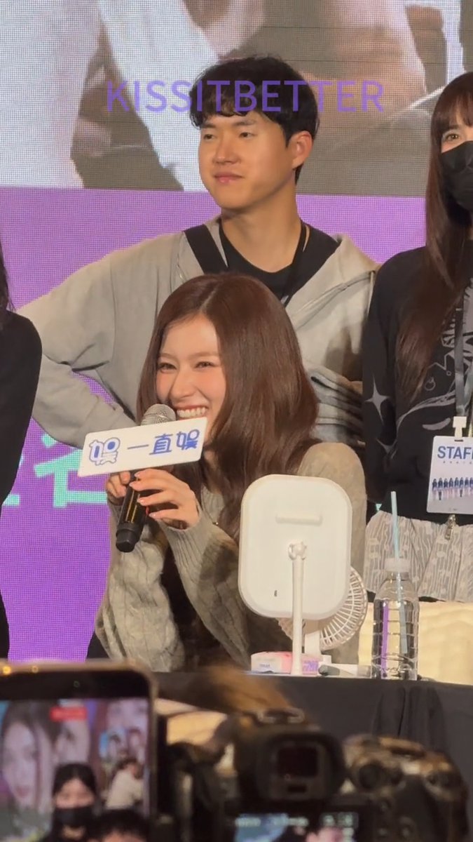 Sana saying "ONCE are so cute and so pretty" in Mandarin