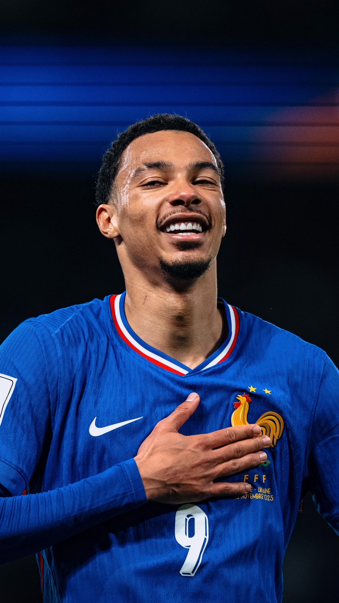 𝗟𝗘 𝗣𝗥𝗘𝗠𝗜𝗘𝗥 𝗕𝗨𝗧 𝗗’𝗘𝗞𝗜𝗧𝗜𝗞𝗘 𝗔𝗩𝗘𝗖 𝗟𝗘𝗦 𝗕𝗟𝗘𝗨𝗦 🇫🇷. 🤩 Quelle activité sur son entrée. 🥵 🎥 Equipe de France ⭐⭐