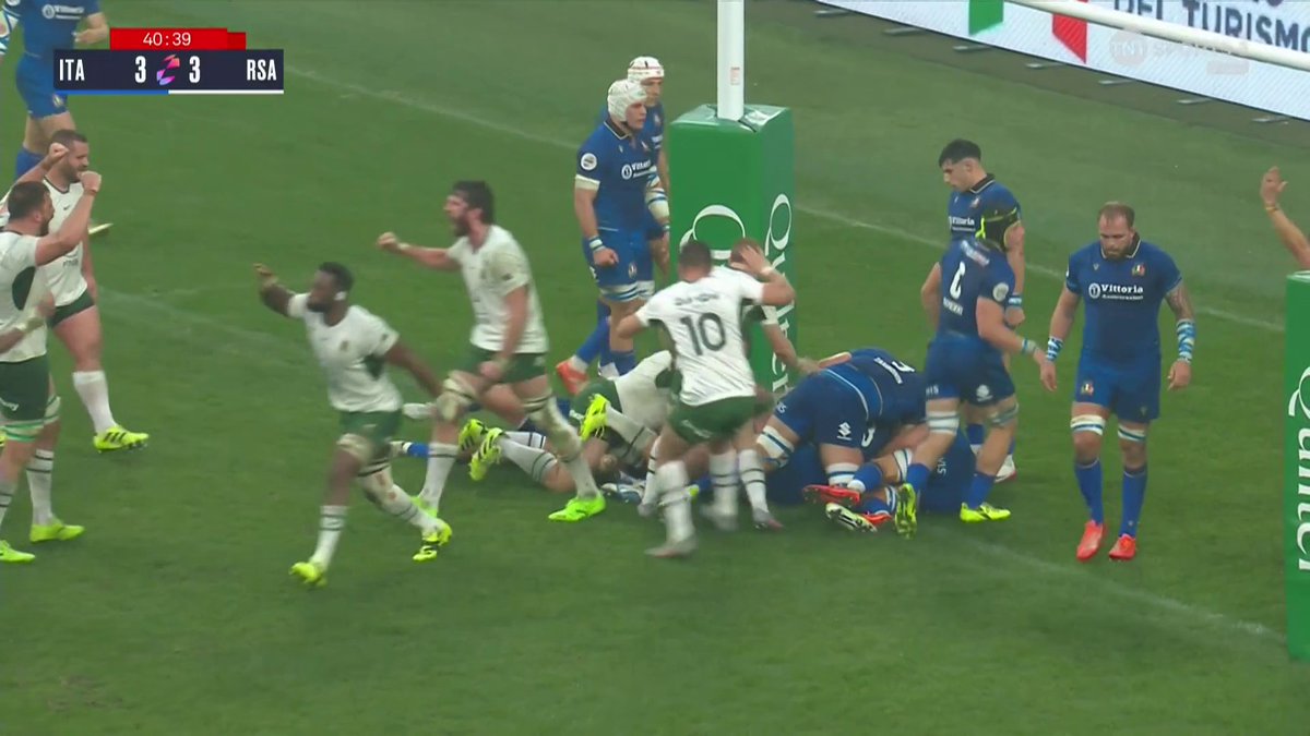 “Still they rise, still they stand and still they score!” 😤 Marco van Staden with a powerful drive to give South Africa the advantage 👏