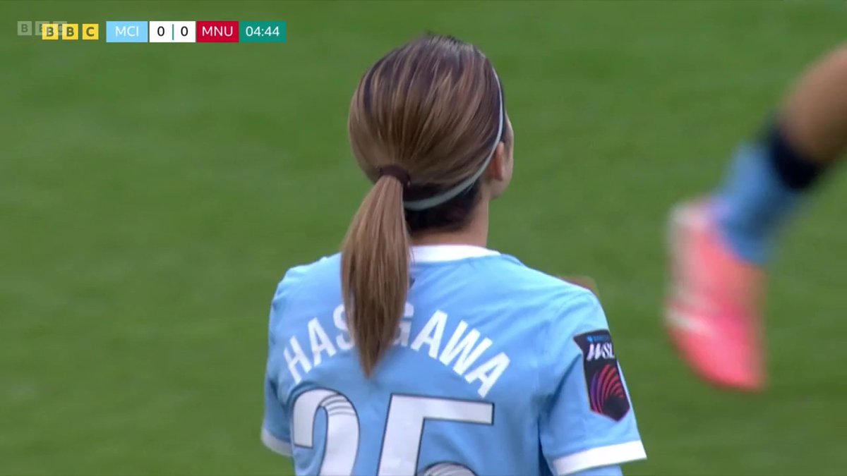 What a block from Anna Sandberg to deny Man City the opening goal! #MCIMUN