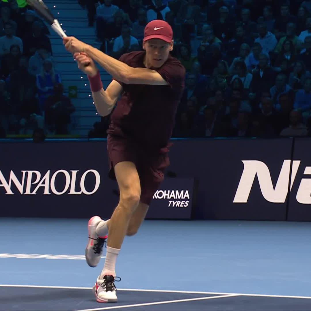 Line painting perfection 🤌 Jannik Sinner #NittoATPFinals