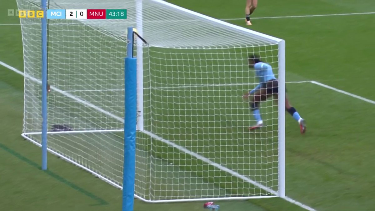 Khadija Shaw doubles Man City's lead! 🎯 #MCIMUN