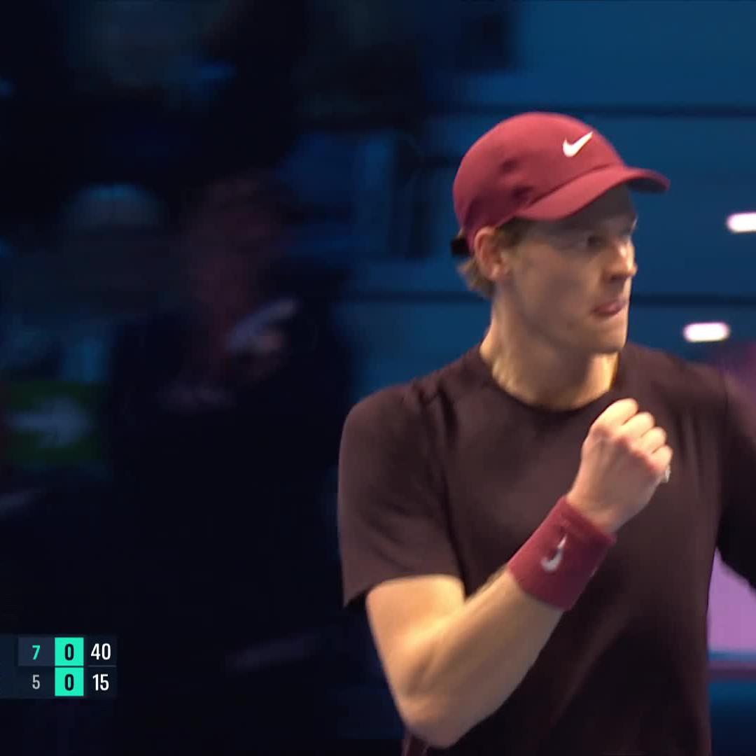 JANNIK SINNER YOU’VE GOT TO BE KIDDING ME. De Minaur did absolutely nothing wrong. The way Jannik moves in and out of the corners to play offensive tennis from defensive positions is just otherworldly. Insane. 🤯🤯🤯🤯🤯🤯