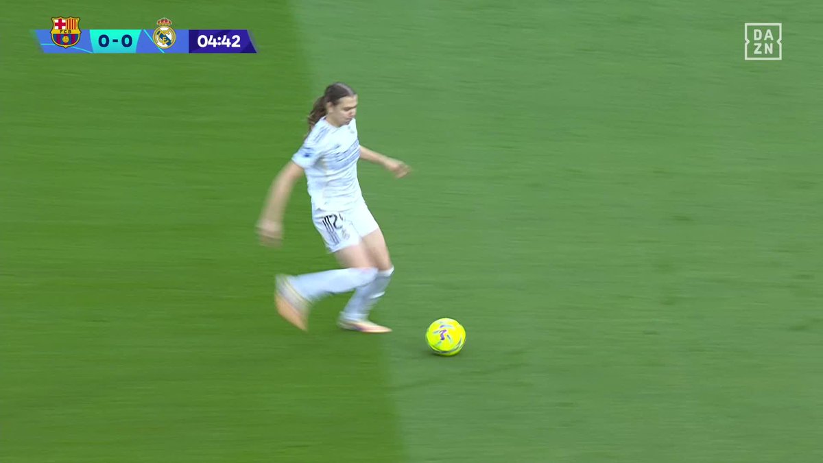 INCREÍBLE 😯 La doble oportunidad que tuvo el Real Madrid femenino contra el Barça 🤯 El palo, Mai Pleón y Cata Coll evitaron el gol #LigaFenDAZN ⚽