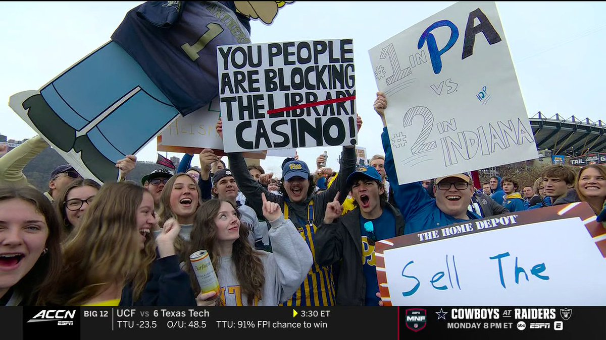 THE ENERGY IN PITTSBURGH 🔥 Pitt Football