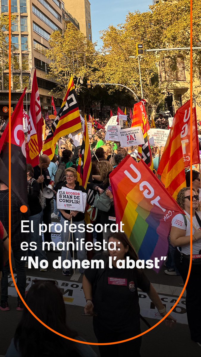 "No donem l’abast. No es pot aguantar." Milers de mestres i professors es manifesten a Barcelona per demanar augmentar els salaris i els recursos, millorar les condicions de treball i rebaixar la burocràcia i les ràtios
