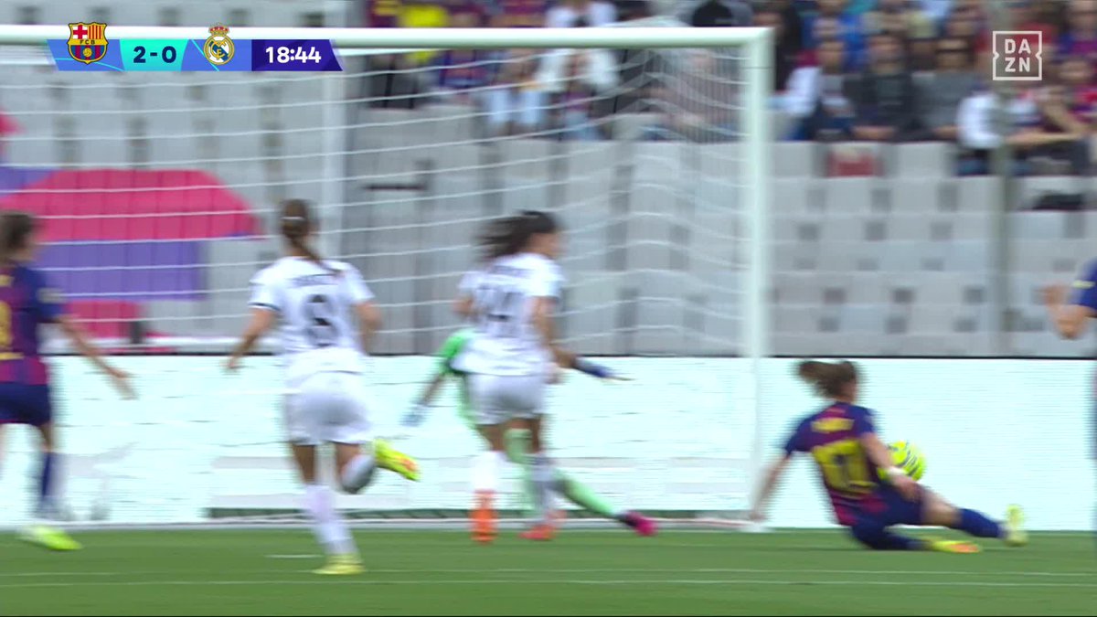 JAJAJAJA EL ROBO QUE LE ESTÁ DANDO EL MADRID AL FEMENÍ ES DESCARADO ACABAN DE ANULAR ESTO POR “MANO”