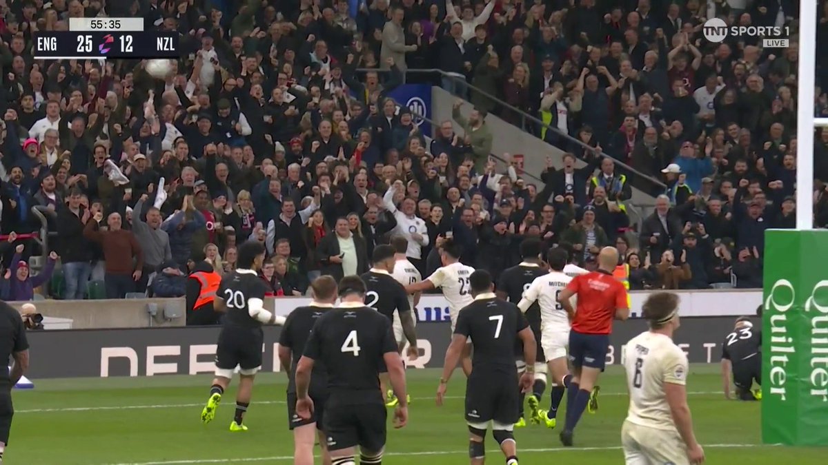 Twickenham erupts! 🔊 England execute the perfect lineout attack after Ford’s pinpoint 50:22 🎯 📺 TNT Sports &amp; discovery+ UK
