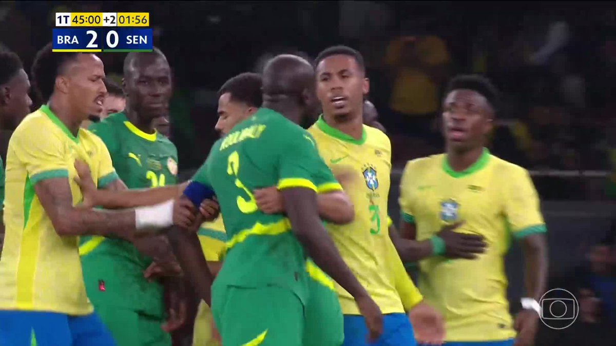 Depois de se irritar com Estêvão, Koulibaly se estranhou com Vini Jr no fim do 1º tempo de Brasil x Senegal. 🎥 TV Globo 📺 | ge
