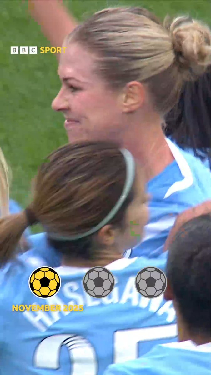 Rebecca's got the Knaak for scoring headers in WSL Manchester derbies! ⚽🙌
