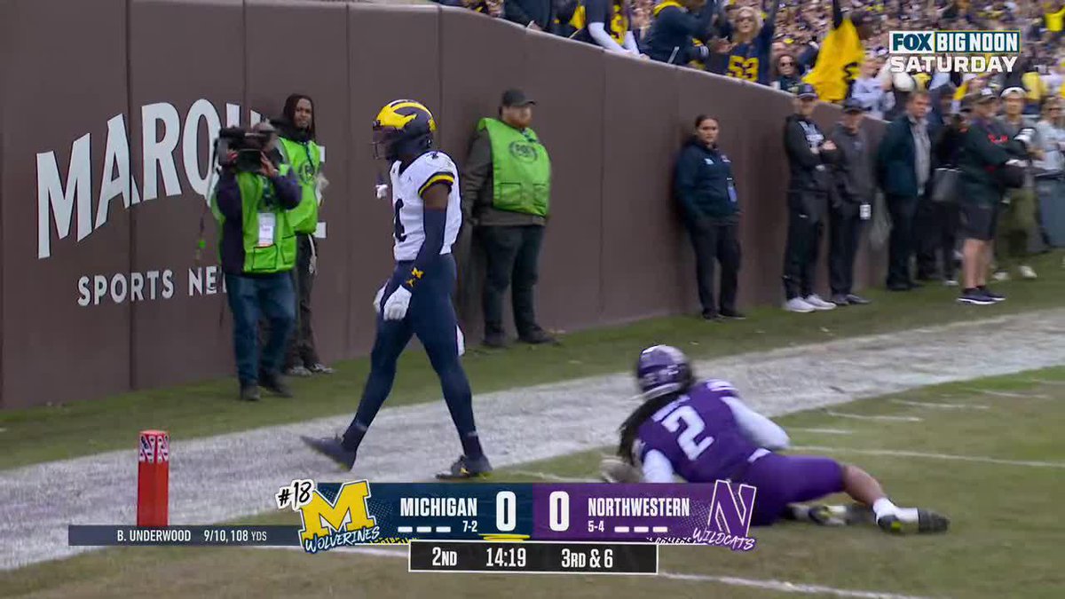 Marsh is making plays. Bryce Underwood finds Andrew Marsh again to put Michigan Football deep in Northwestern territory. 📺: FOX