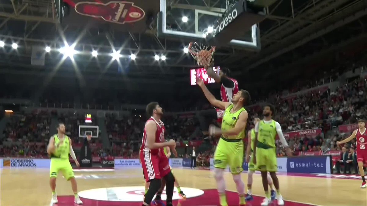 Jamás nos cansaremos de repetirlo... ¡LOS MUELLES DE DJ STEPHENS SON DE OTRO PLANETA! 🪐 😱😱😱😱😱😱 ¡ANIMAAAAAL, Dj Stephens! 😤 📺 DAZN España | #LigaEndesa | Casademont Zaragoza