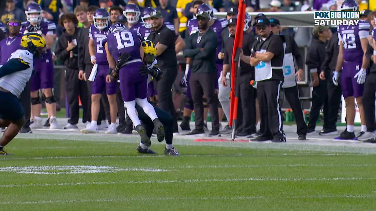 OK, TJ‼️ Michigan Football's TJ Metcalf delivered a big-time hit here. 📺: FOX