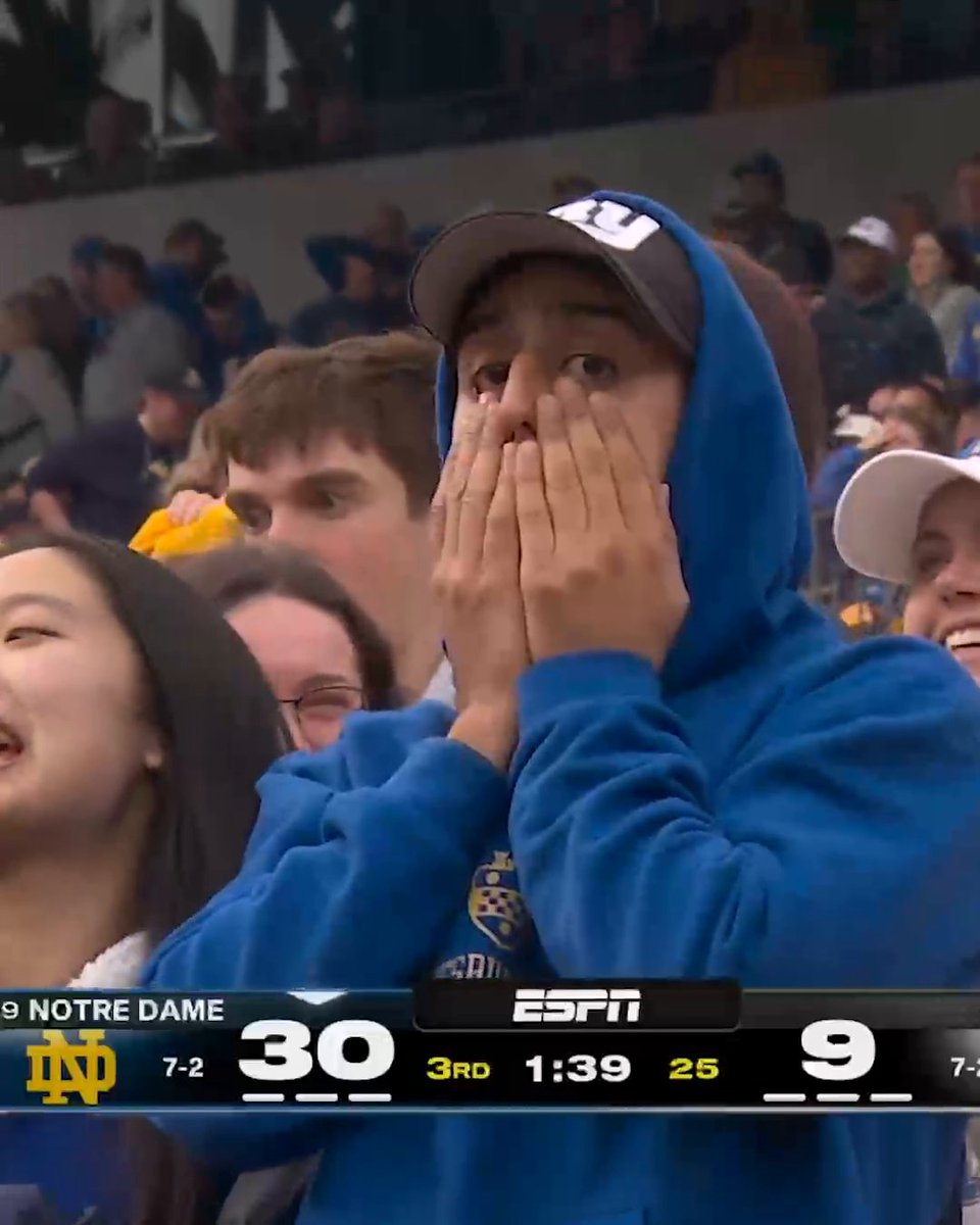 WHAT A WILD SEQUENCE OF EVENTS 😱 Pick-six by Pitt on one end, then Notre Dame's defense returned the 2-pt conversion on the other end 🔥