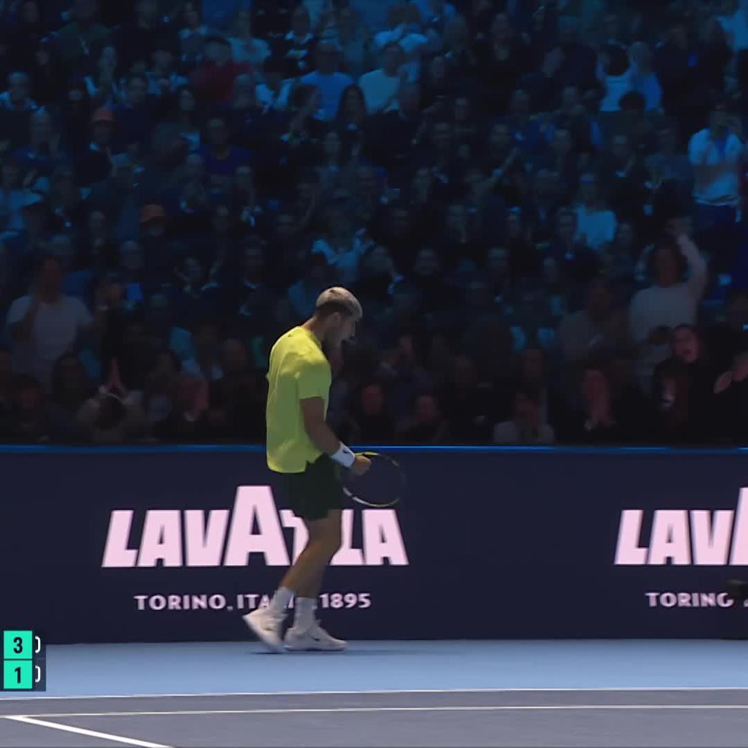 Really good demonstration of the difference in backhand speed.