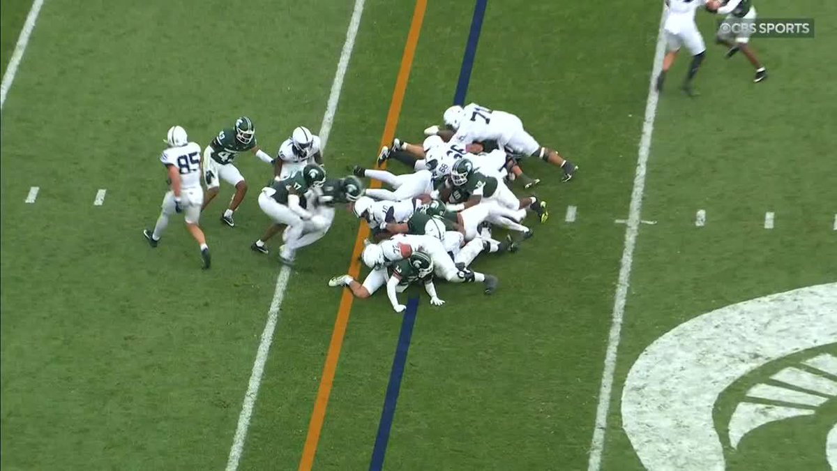 Incredible diving effort on the tackle by Wayne Matthews III 😤 Michigan State Football with the big stop on 4th down