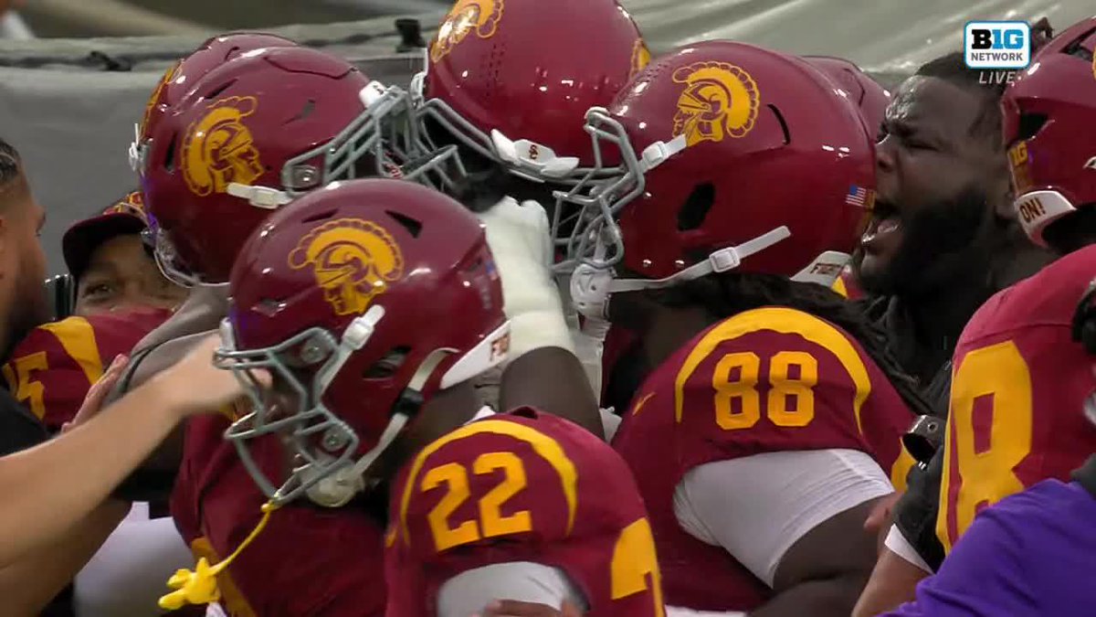 The Trojans take the lead ✌️ No. 17 USC Football ✌️ leads No. 21 Iowa for the first time today. 📺: BTN