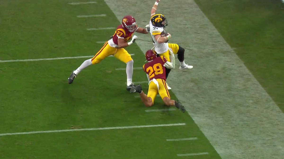 Kaden Wetjen was so close to converting this 4th down. 📺: BTN