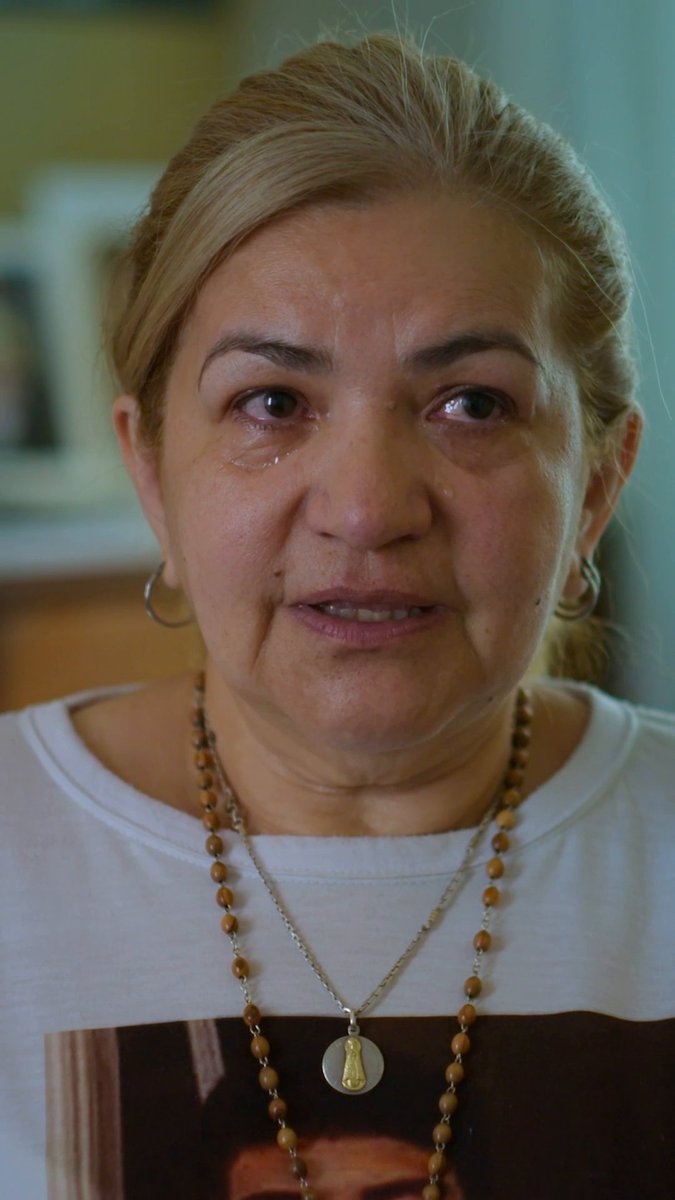 Vi el documental sobre el brutal asesinato de Báez Sosa. Me quedó una sensación ambigua: siento por momentos que el relato es magnánimo con los rugbiers. Y la vez es tremendo revivir lo que pasaron los padres de Fernando ¿Lo vieron?