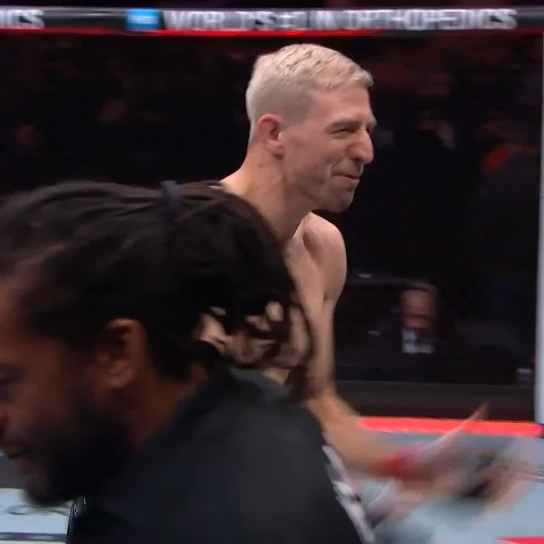 🚨🚨🚨🚨🚨🚨 — كايل دوكاس 🇺🇸 يهزم خصمه جيرالد ميرتشارت 🇺🇸 بالإخضاع بالدقيقة الأولى من النزال #UFC322