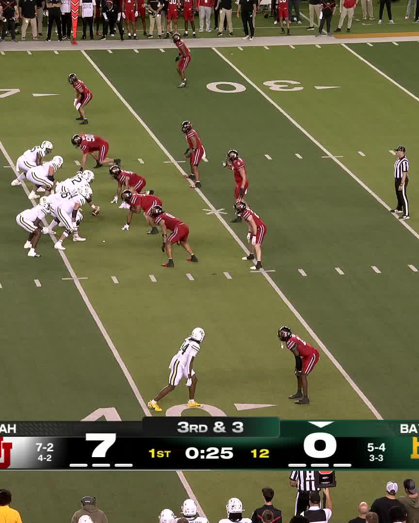 DAVIS PICK SIX 🔥 Elijah Davis closes the first quarter with a pick six for Utah Football #Big12FB | 📺 ESPN2