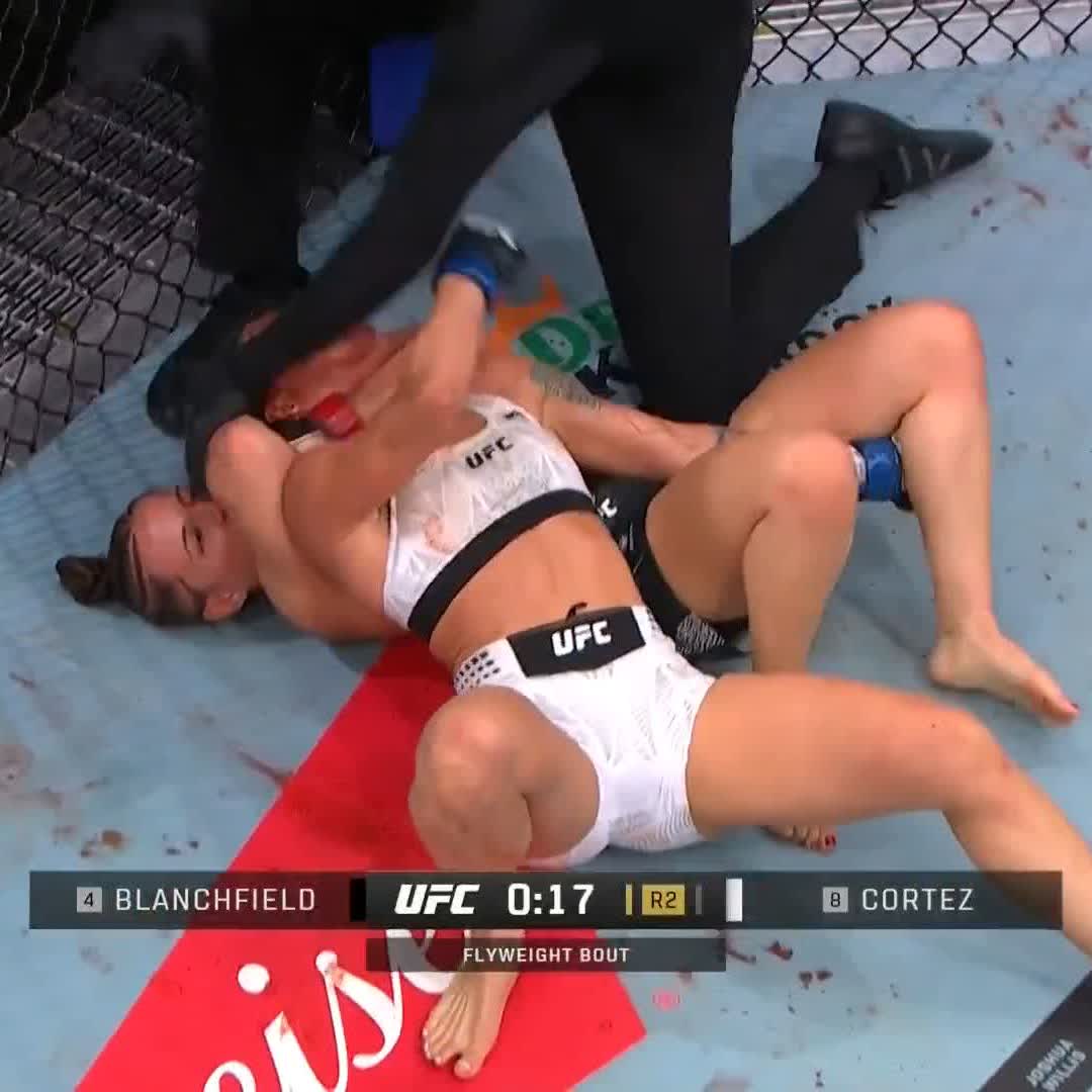 What a performance from @Blanchfield_MMA 💪 She gets the submission in round two! #VeChain #UFC322