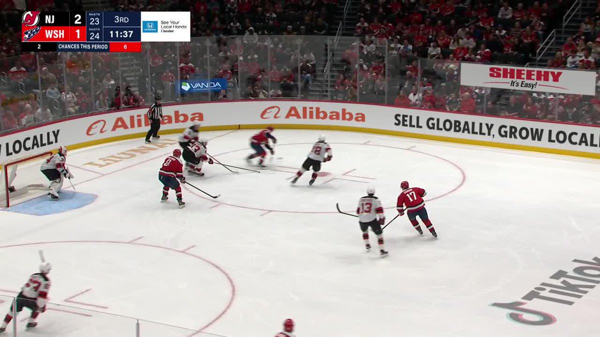 Alex Ovechkin! 👀 There's career goal No. 902!
