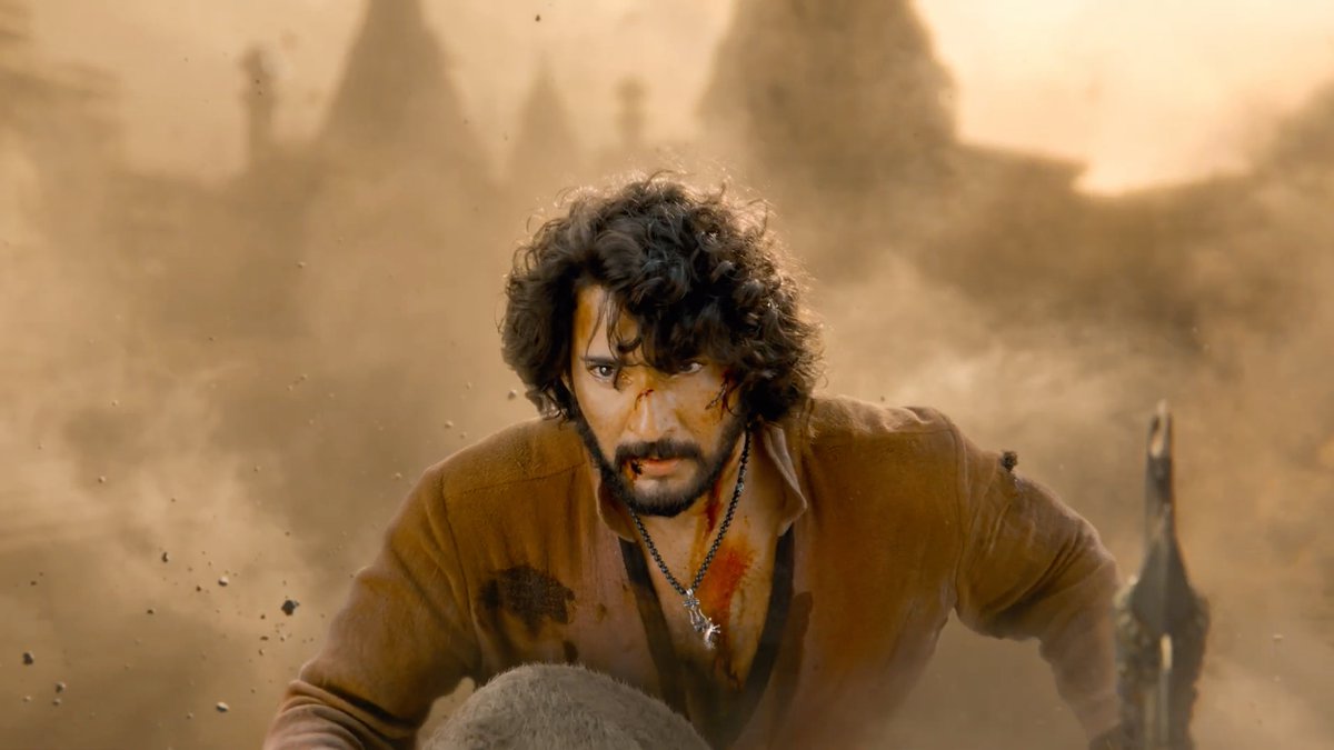 「バーフバリ 」「RRR」のS・S・ラージャマウリ監督最新作「Varanasi」のファーストルック映像。「グントゥールの激辛男」のマヘーシュ・バーブ主演、 プリヤンカー・チョープラー・ジョナス、プリトヴィラージ・スクマーラン共演。IMAX向けに撮影され、2027年公開予定。