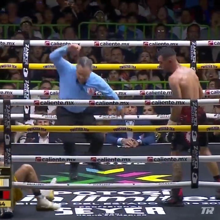 Delgado touches the canvas in R12 😱